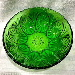 Vintage Anchor Hocking bright emerald Green Bowl star & Cameo medallion pattern